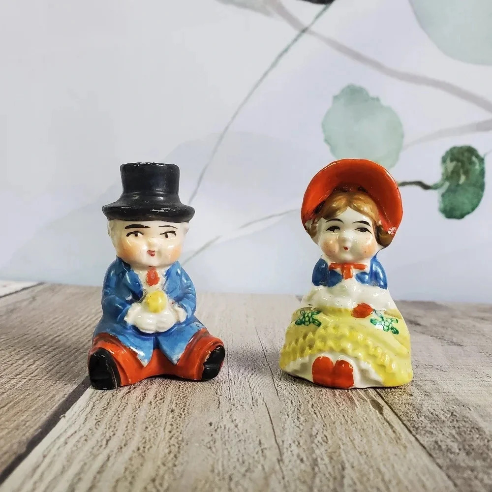 VINTAGE | Victorian Courting Couple Salt & Pepper Shakers
